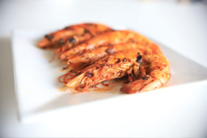 recette-crevettes-marinées-barbecue-plancha
